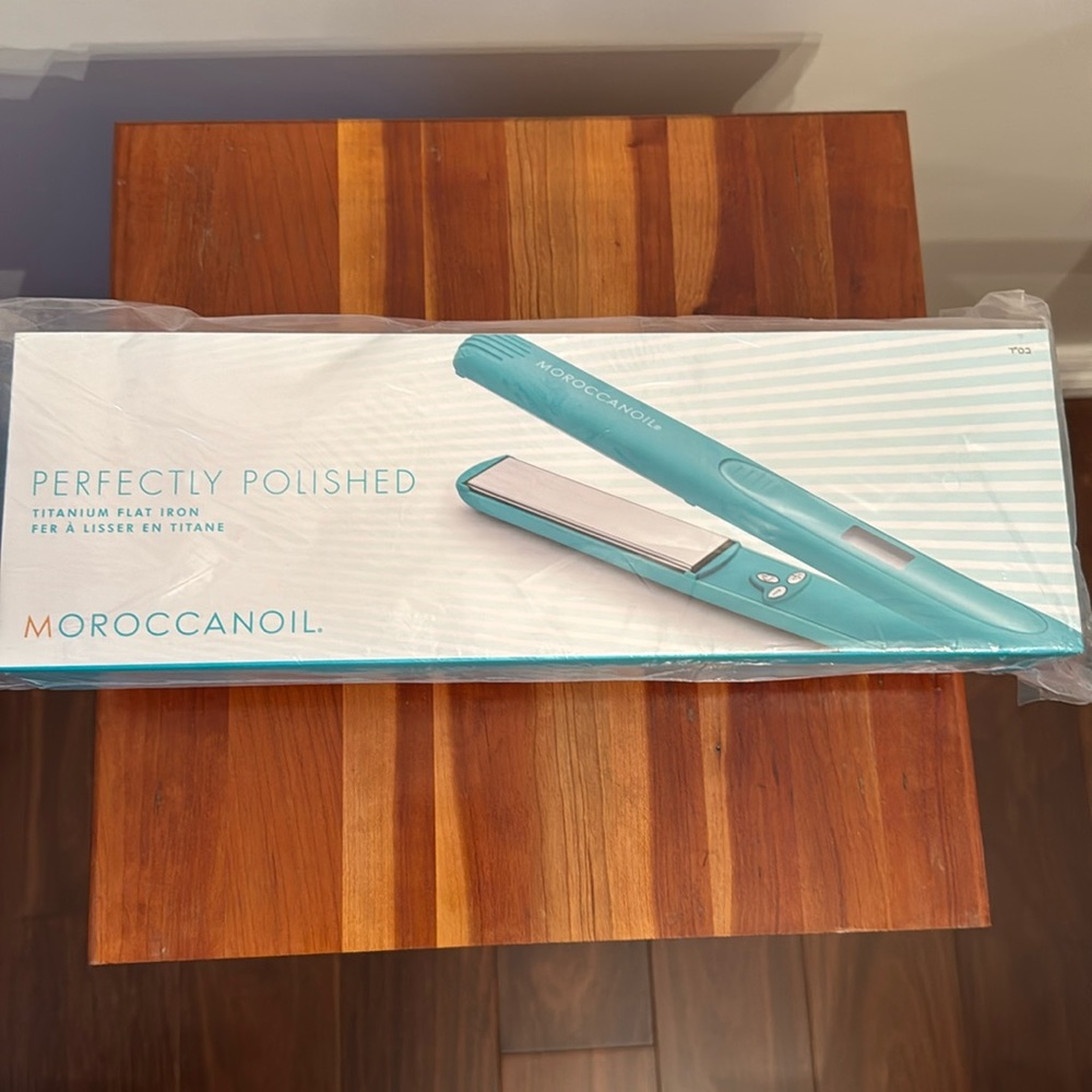 NWT Moroccanoil Perfectly Polished Titanium Flat Iron